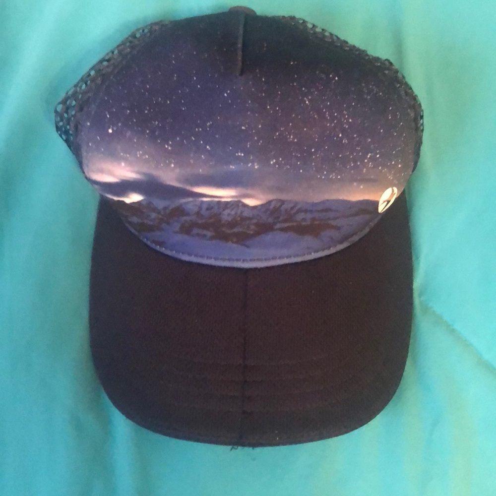 Oiselle Runner Trucker Hat